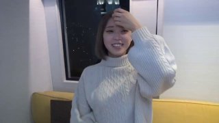 网红主播蜜桃q妹来大姨妈酒瓶高跟鞋道具喷血染红床单